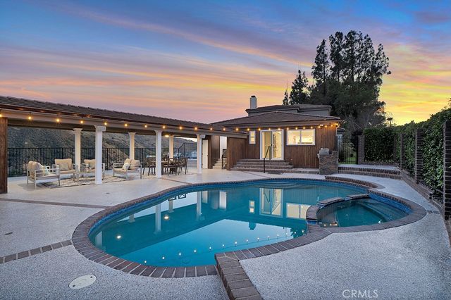 30 Stagecoach Road, Bell Canyon, CA 91307