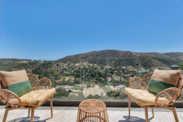 30 Stagecoach Road, Bell Canyon, CA 91307