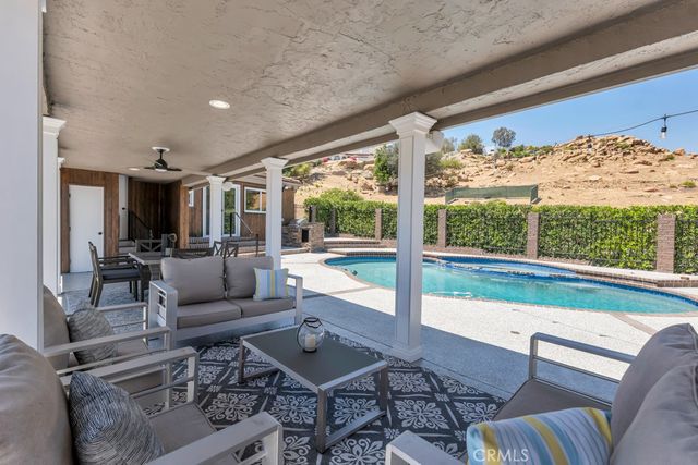 30 Stagecoach Road, Bell Canyon, CA 91307