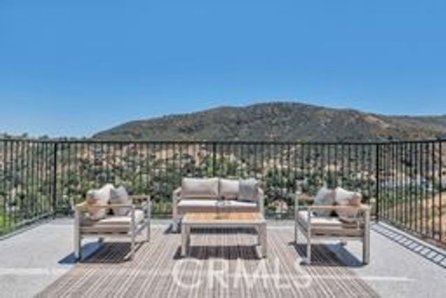 30 Stagecoach Road, Bell Canyon, CA 91307