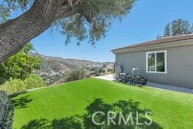 30 Stagecoach Road, Bell Canyon, CA 91307