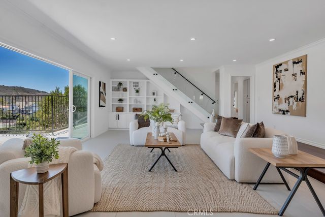 30 Stagecoach Road, Bell Canyon, CA 91307