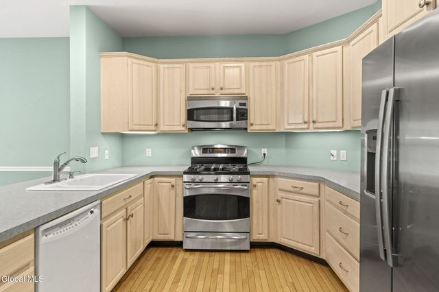 47 Oakmont Street, Niskayuna, NY 12309