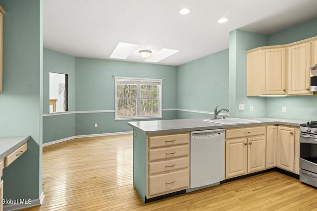 47 Oakmont Street, Niskayuna, NY 12309