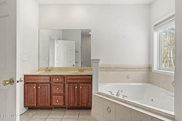 47 Oakmont Street, Niskayuna, NY 12309