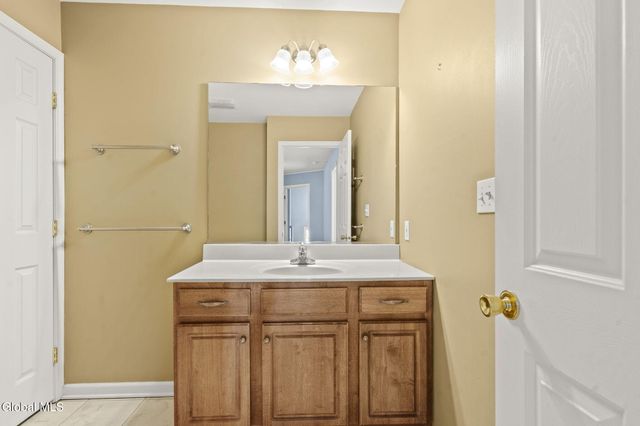 47 Oakmont Street, Niskayuna, NY 12309