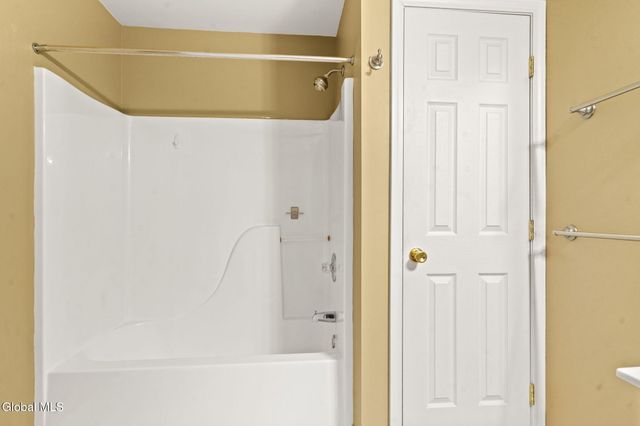 47 Oakmont Street, Niskayuna, NY 12309