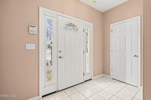 47 Oakmont Street, Niskayuna, NY 12309