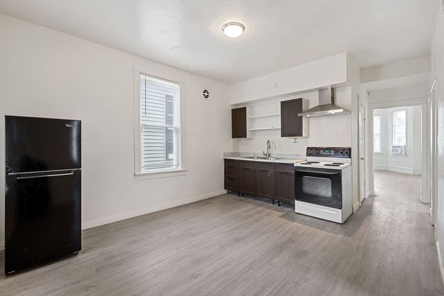 8231 S Coles Avenue, Chicago, IL 60617