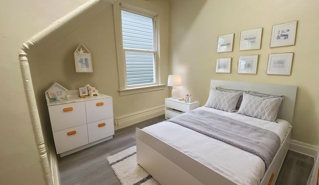 8231 S Coles Avenue, Chicago, IL 60617