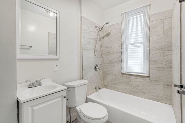 8231 S Coles Avenue, Chicago, IL 60617