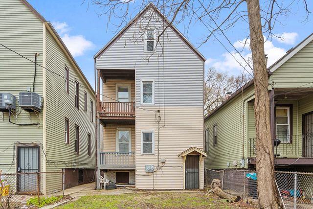 8231 S Coles Avenue, Chicago, IL 60617