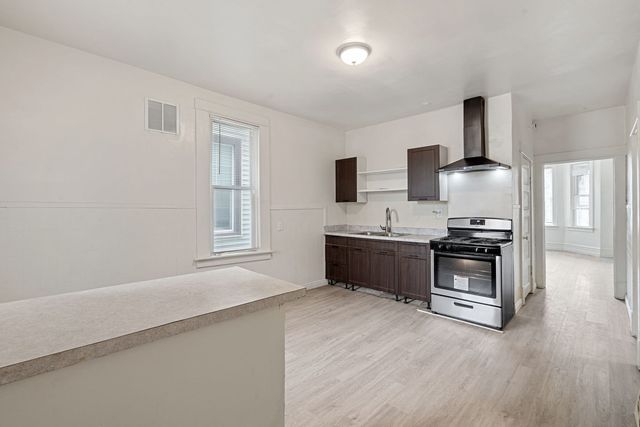 8231 S Coles Avenue, Chicago, IL 60617