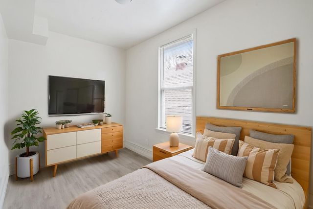 8231 S Coles Avenue, Chicago, IL 60617