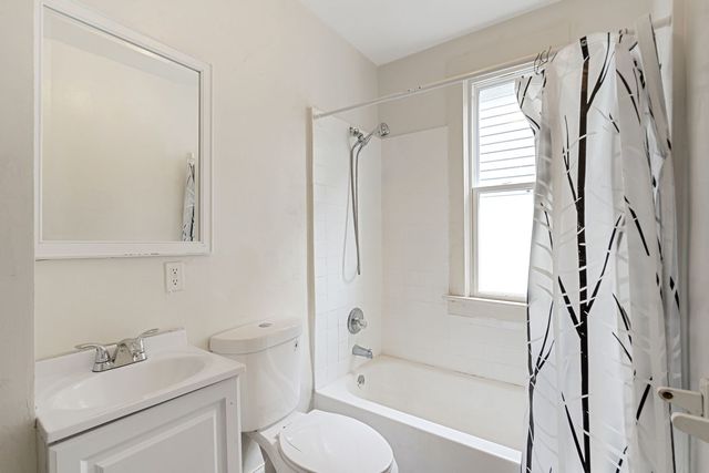 8231 S Coles Avenue, Chicago, IL 60617