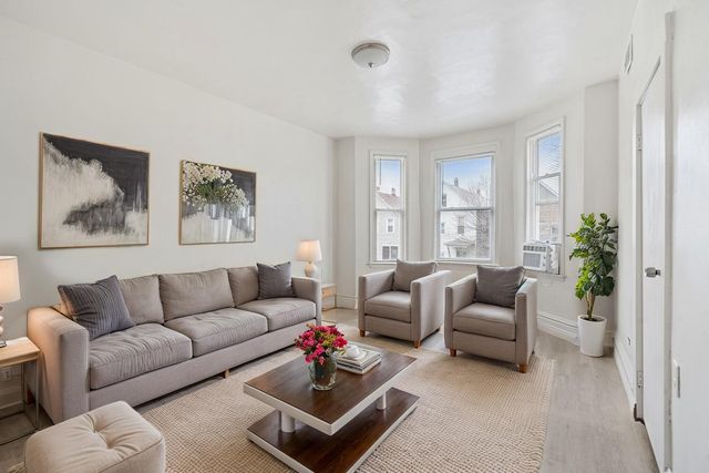 8231 S Coles Avenue, Chicago, IL 60617