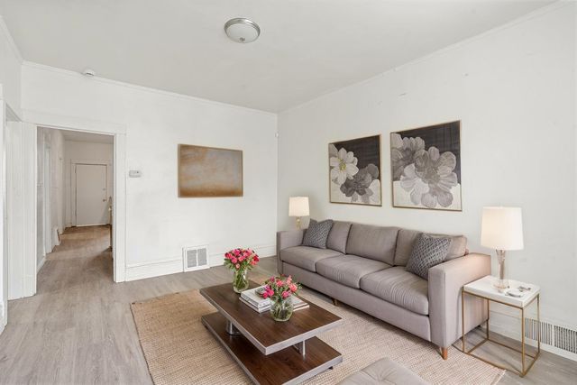 8231 S Coles Avenue, Chicago, IL 60617