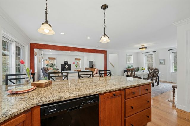 171 Whitins Rd, Sutton, MA 01590