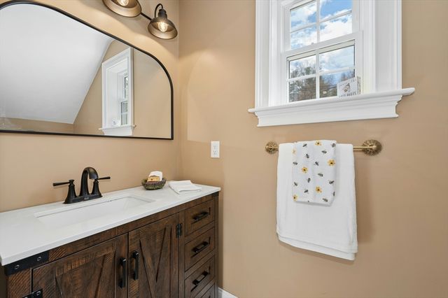 171 Whitins Rd, Sutton, MA 01590