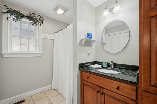 171 Whitins Rd, Sutton, MA 01590