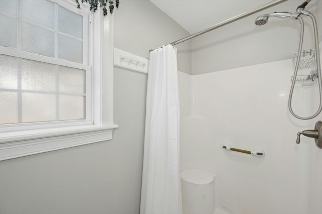 171 Whitins Rd, Sutton, MA 01590