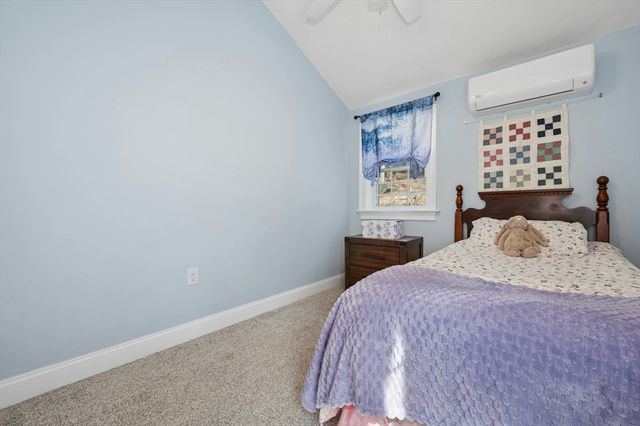 171 Whitins Rd, Sutton, MA 01590