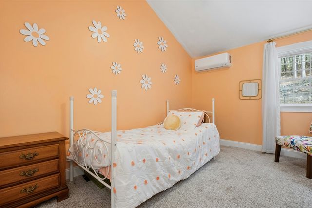 171 Whitins Rd, Sutton, MA 01590