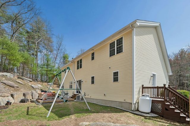 171 Whitins Rd, Sutton, MA 01590