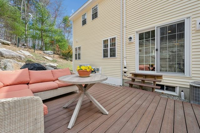 171 Whitins Rd, Sutton, MA 01590
