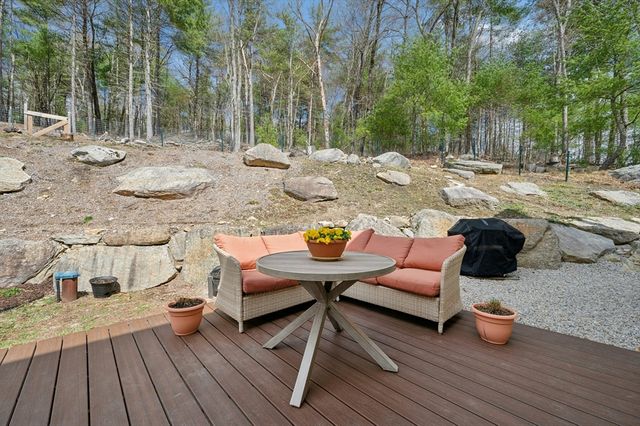 171 Whitins Rd, Sutton, MA 01590