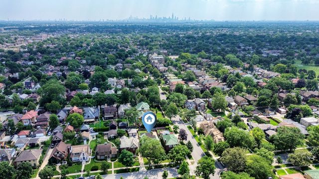 1104 Fair Oaks Avenue, Oak Park, IL 60302
