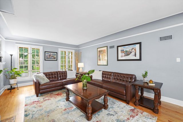 1104 Fair Oaks Avenue, Oak Park, IL 60302