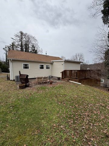 1447 Spring Valley Circle, Huntington, WV 25704