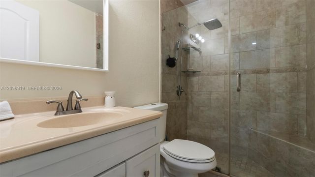 7548 NW 173rd Ter, Hialeah, FL 33015