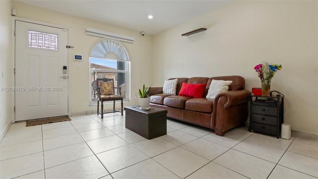 7548 NW 173rd Ter, Hialeah, FL 33015
