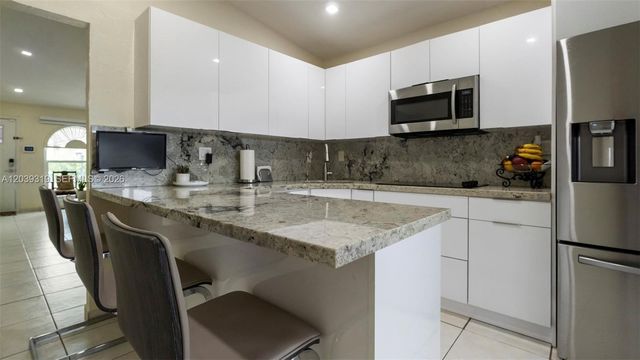 7548 NW 173rd Ter, Hialeah, FL 33015