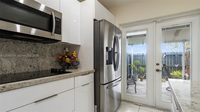 7548 NW 173rd Ter, Hialeah, FL 33015