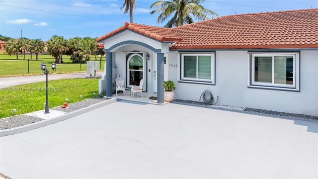 7548 NW 173rd Ter, Hialeah, FL 33015