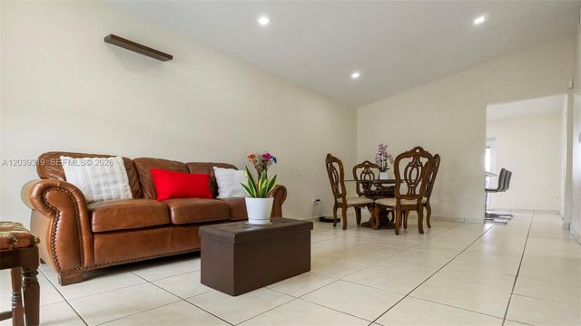 7548 NW 173rd Ter, Hialeah, FL 33015