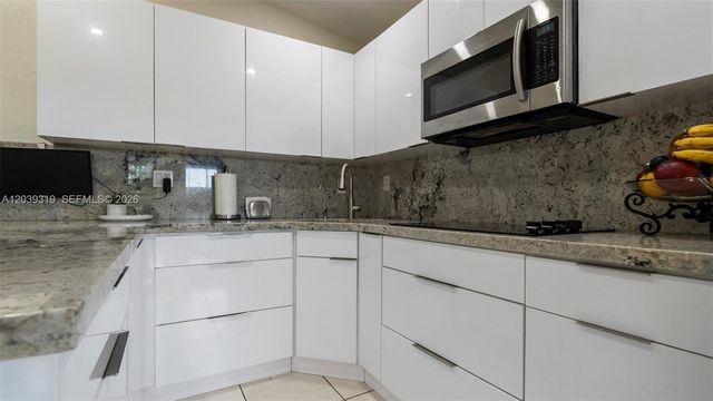 7548 NW 173rd Ter, Hialeah, FL 33015