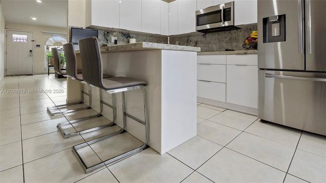 7548 NW 173rd Ter, Hialeah, FL 33015