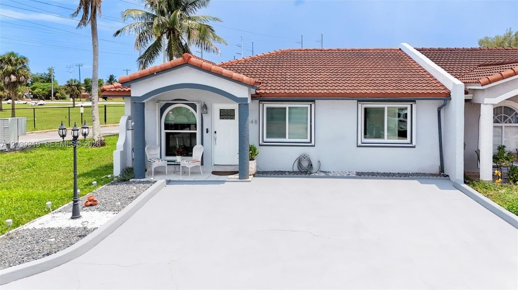 7548 NW 173rd Ter, Hialeah, FL 33015