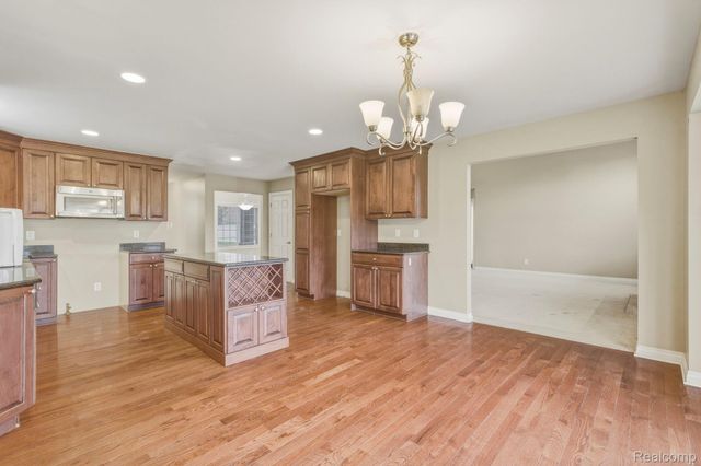39710 W Offshore Drive, Harrison Charter Township, MI 48045
