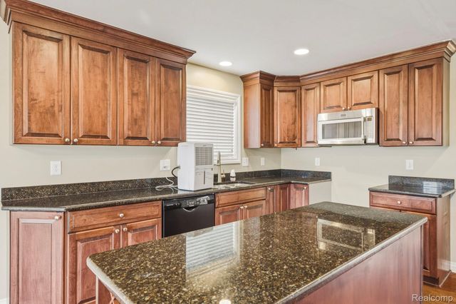 39710 W Offshore Drive, Harrison Charter Township, MI 48045