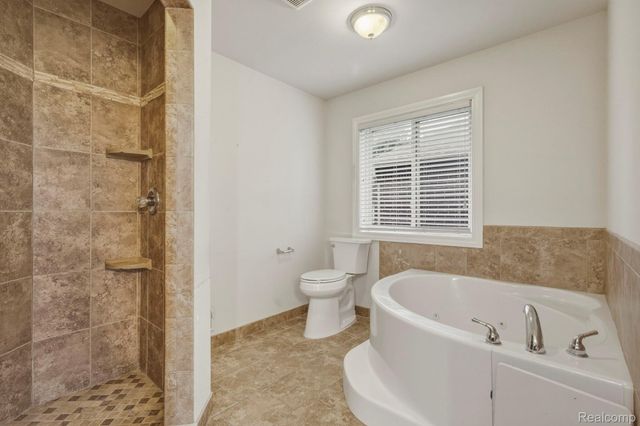 39710 W Offshore Drive, Harrison Charter Township, MI 48045