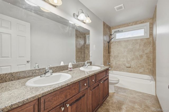 39710 W Offshore Drive, Harrison Charter Township, MI 48045