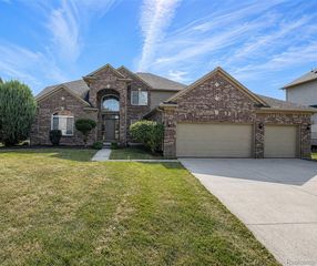 39710 W Offshore Drive, Harrison Charter Township, MI 48045