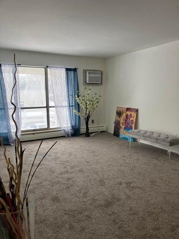 26305 W 7 Mile A201, Redford, MI 48240