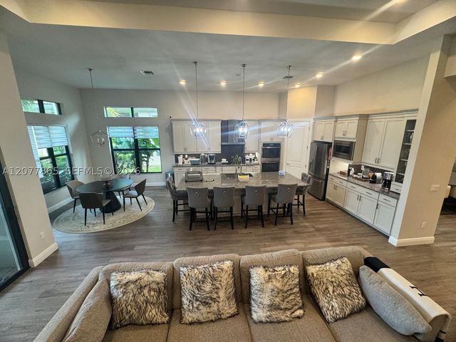 9296 Porto Way, Parkland, FL 33076