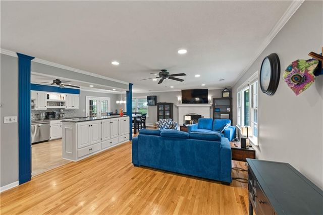 7623 W 52ND Street, Overland Park, KS 66202